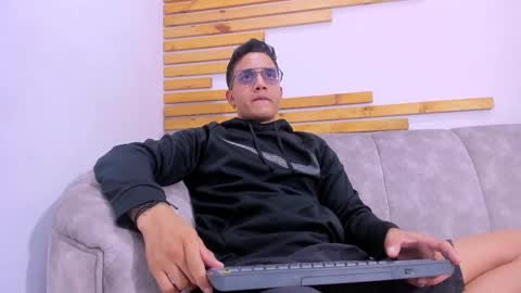 Jhonny Dick  his neighbors. online show from 19, 9, 2025