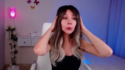 Wendi Foster online show from 6, 11, 2025