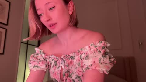 Snapshot of wendy_amber chatting on 1, 6, 2026 Daisy online show from 1, 6, 2026
