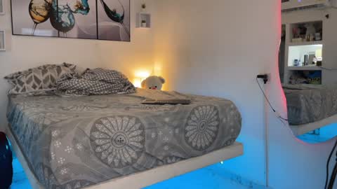 Wendy Alex online show from 6, 2, 2025