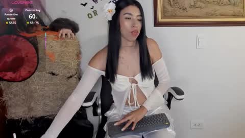 Snapshot of wendy_marshall chatting on 4, 11, 2025 Wendy Marshall online show from 4, 11, 2025