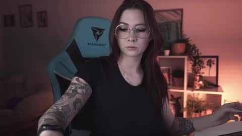 little girl who is always rightLisa online show from 17, 2, 2025