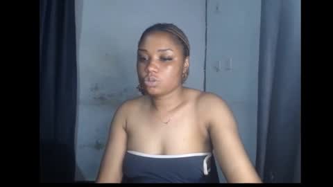 Snapshot of wet_juicypussy chatting on 19, 12, 2024 queen online show from 19, 12, 2024