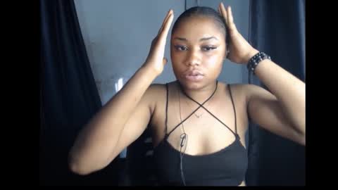 Snapshot of wet_juicypussy chatting on 24, 12, 2024 queen online show from 24, 12, 2024
