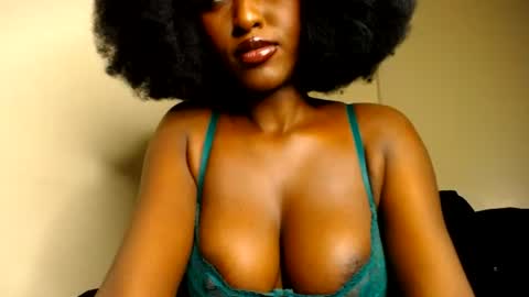 Snapshot of wet_wife_material chatting on 6, 7, 2026 Macey online show from 6, 7, 2026