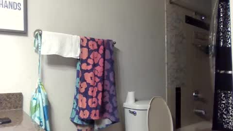 Snapshot of wetkyliecreams chatting on 8, 1, 2025 Kylie online show from 8, 1, 2025