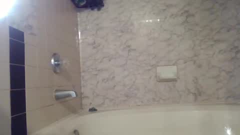 Snapshot of wetkyliecreams chatting on 11, 1, 2025 Kylie online show from 11, 1, 2025