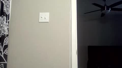 Snapshot of wetkyliecreams chatting on 3, 10, 2025 Kylie online show from 3, 10, 2025