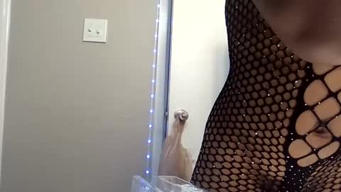 Snapshot of wetkyliecreams chatting on 11, 10, 2025 Kylie online show from 11, 10, 2025