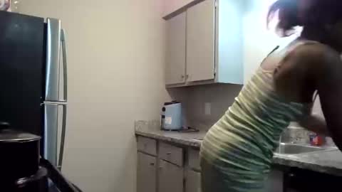 Snapshot of wetkyliecreams chatting on 12, 10, 2025 Kylie online show from 12, 10, 2025