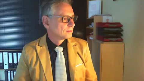 Snapshot of wetsuitedman chatting on 19, 2, 2025 Franz online show from 19, 2, 2025