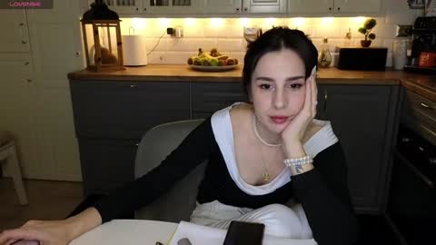 Victoria Maria online show from 12, 1, 2025