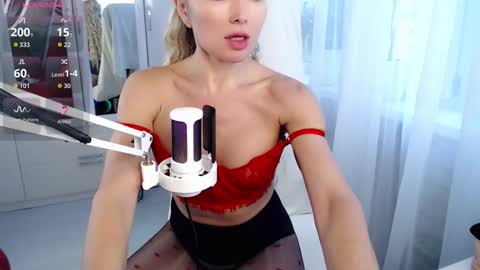 Snapshot of whitelabunny chatting on 24, 10, 2025 WhiteLaBunny online show from 24, 10, 2025