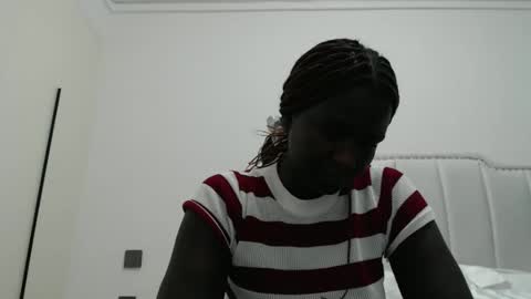 whitenightandqueen online show from 14, 4, 2026