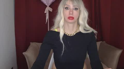 White Queen online show from 3, 2, 2025