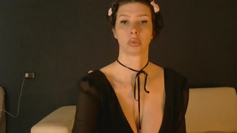 White Queen online show from 24, 5, 2026
