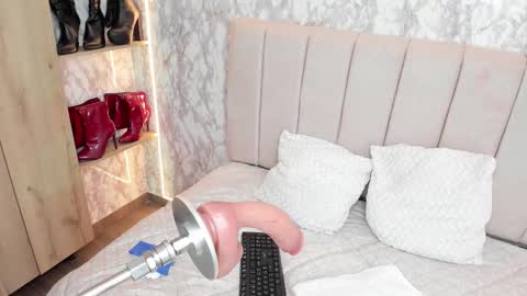 whitneyyfox online show from 22, 9, 2025