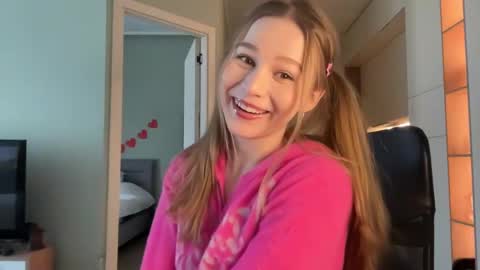 Snapshot of whoisalisa chatting on 4, 12, 2024 Alisa online show from 4, 12, 2024