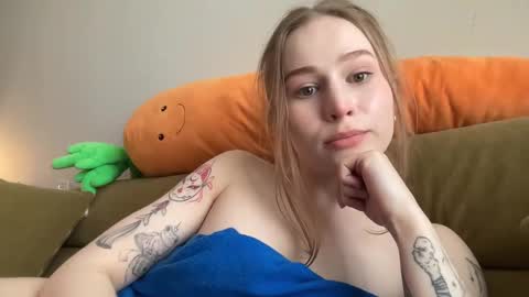 Snapshot of whoisalisa chatting on 4, 1, 2025 Alisa online show from 4, 1, 2025