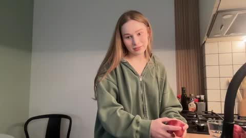 Snapshot of whoisalisa chatting on 12, 1, 2025 Alisa online show from 12, 1, 2025