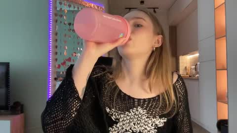 Snapshot of whoisalisa chatting on 6, 2, 2025 Alisa online show from 6, 2, 2025