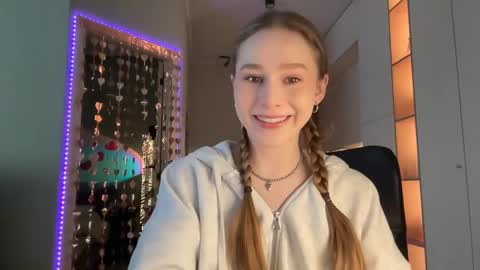 Snapshot of whoisalisa chatting on 1, 3, 2025 Alisa online show from 1, 3, 2025