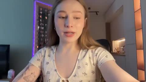 Snapshot of whoisalisa chatting on 4, 3, 2025 Alisa online show from 4, 3, 2025