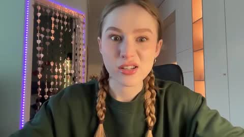 Snapshot of whoisalisa chatting on 8, 3, 2025 Alisa online show from 8, 3, 2025