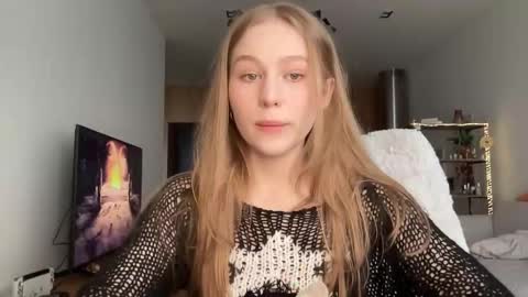 Snapshot of whoisalisa chatting on 12, 9, 2025 Alisa online show from 12, 9, 2025