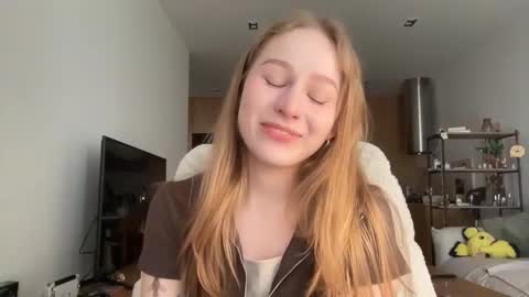 Snapshot of whoisalisa chatting on 24, 9, 2025 Alisa online show from 24, 9, 2025