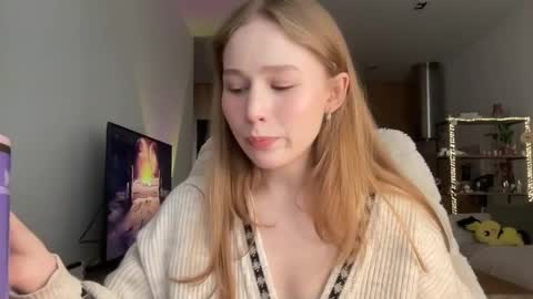 Snapshot of whoisalisa chatting on 22, 10, 2025 Alisa online show from 22, 10, 2025