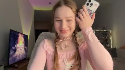 Snapshot of whoisalisa chatting on 4, 11, 2025 Alisa online show from 4, 11, 2025