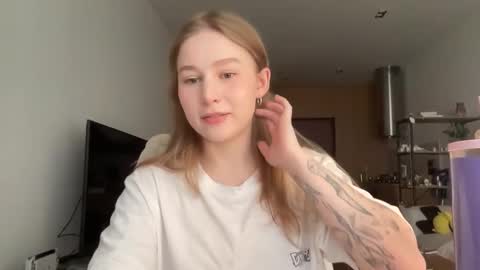 Snapshot of whoisalisa chatting on 10, 11, 2025 Alisa online show from 10, 11, 2025