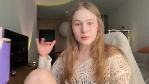 Snapshot of whoisalisa chatting on 13, 11, 2025 Alisa online show from 13, 11, 2025