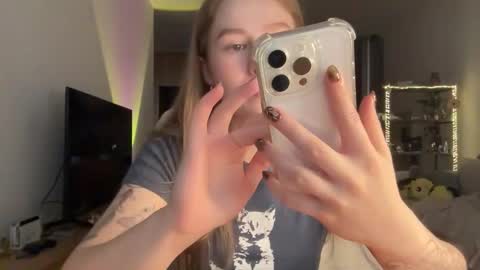 Snapshot of whoisalisa chatting on 15, 11, 2025 Alisa online show from 15, 11, 2025