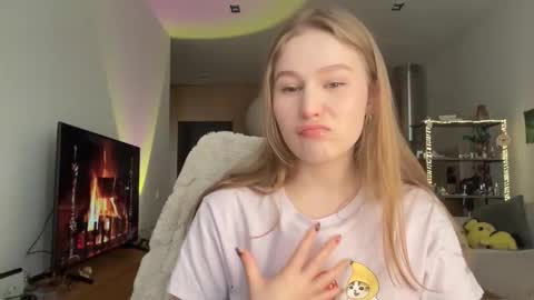 Snapshot of whoisalisa chatting on 5, 12, 2025 Alisa online show from 5, 12, 2025