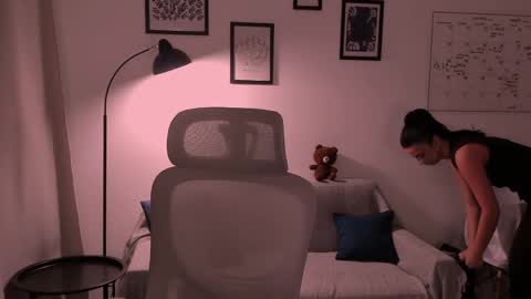 Snapshot of whoislulu chatting on 22, 4, 2026 whoislulu online show from 22, 4, 2026