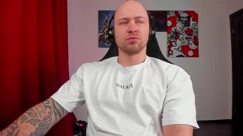Snapshot of why_you_so_serious chatting on 25, 4, 2026 VI online show from 25, 4, 2026