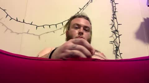 Snapshot of wicked_clown665 chatting on 17, 12, 2025 wicked_clown665 online show from 17, 12, 2025