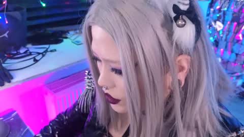 Laura  online show from 1, 3, 2025