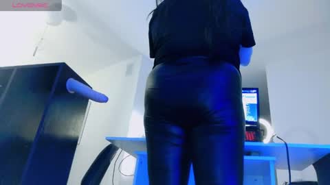 Laura  online show from 6, 4, 2026