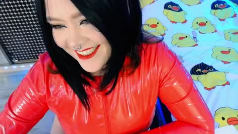 Laura  online show from 9, 4, 2026