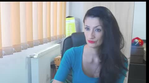 Snapshot of wildbea23 chatting on 7, 11, 2025 Bea online show from 7, 11, 2025