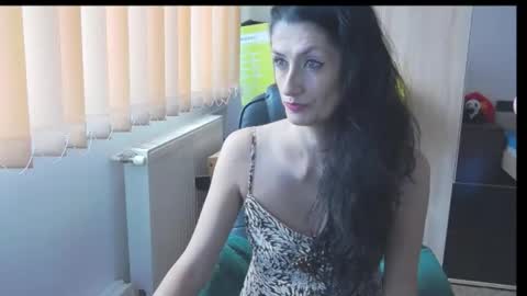 Snapshot of wildbea23 chatting on 15, 11, 2025 Bea online show from 15, 11, 2025