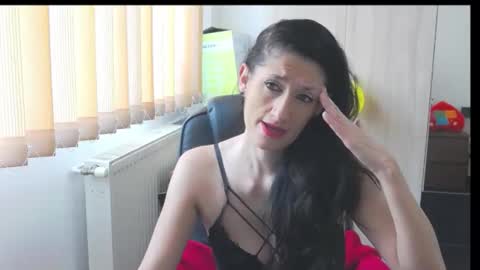 Snapshot of wildbea23 chatting on 26, 11, 2025 Bea online show from 26, 11, 2025