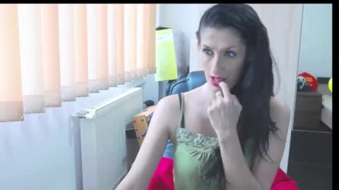 Snapshot of wildbea23 chatting on 30, 11, 2025 Bea online show from 30, 11, 2025