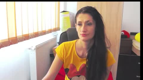 Snapshot of wildbea23 chatting on 2, 12, 2025 Bea online show from 2, 12, 2025