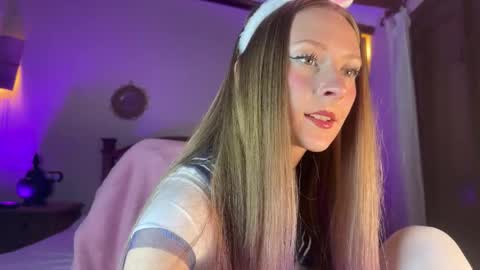 OF JunoHoly online show from 6, 4, 2026