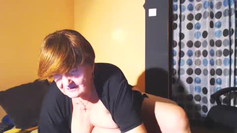 Snapshot of wildredcat chatting on 12, 1, 2025 WildRedCat online show from 12, 1, 2025