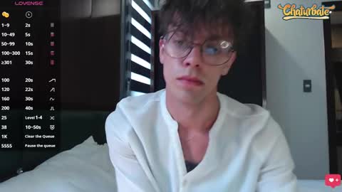 Snapshot of william_henry_a chatting on 25, 12, 2024 William online show from 25, 12, 2024